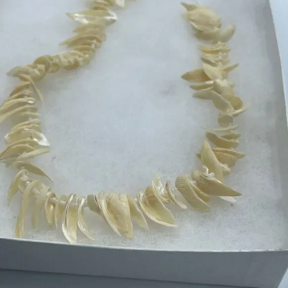 Vintage Mother of Pearl shell spike necklace “Surf Warrior”. - Picture 2 of 7